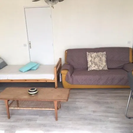 2 Pieces, 5 Couchages Avec Piscine Et Parking A Port Camargue - Fr-1-731-31